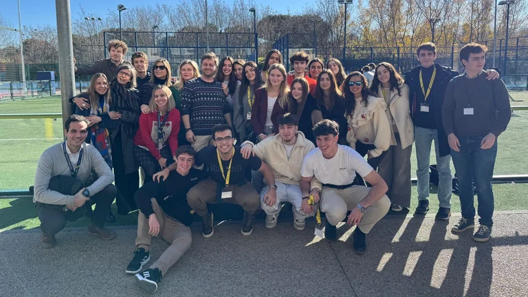 Los antiguos alumnos vuelven al colegio por Navidad