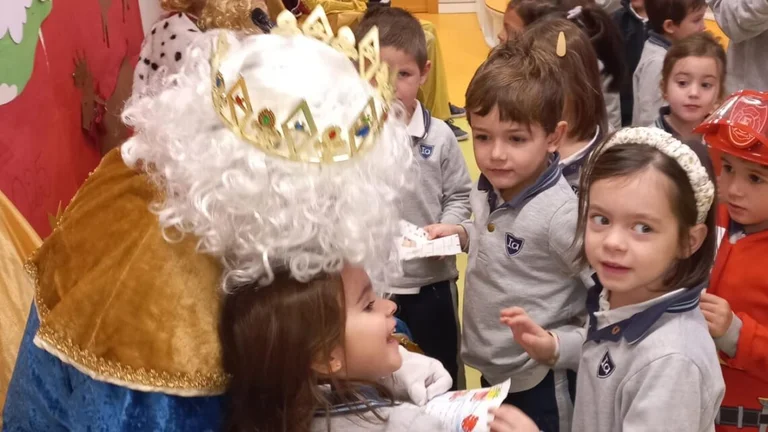 Una visita muy esperada: ¡los Reyes Magos llegan a Internacional Aravaca!