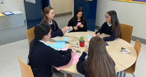 “Getting to Know You” - Exploring identities and improving English writing skills in 3ºESO