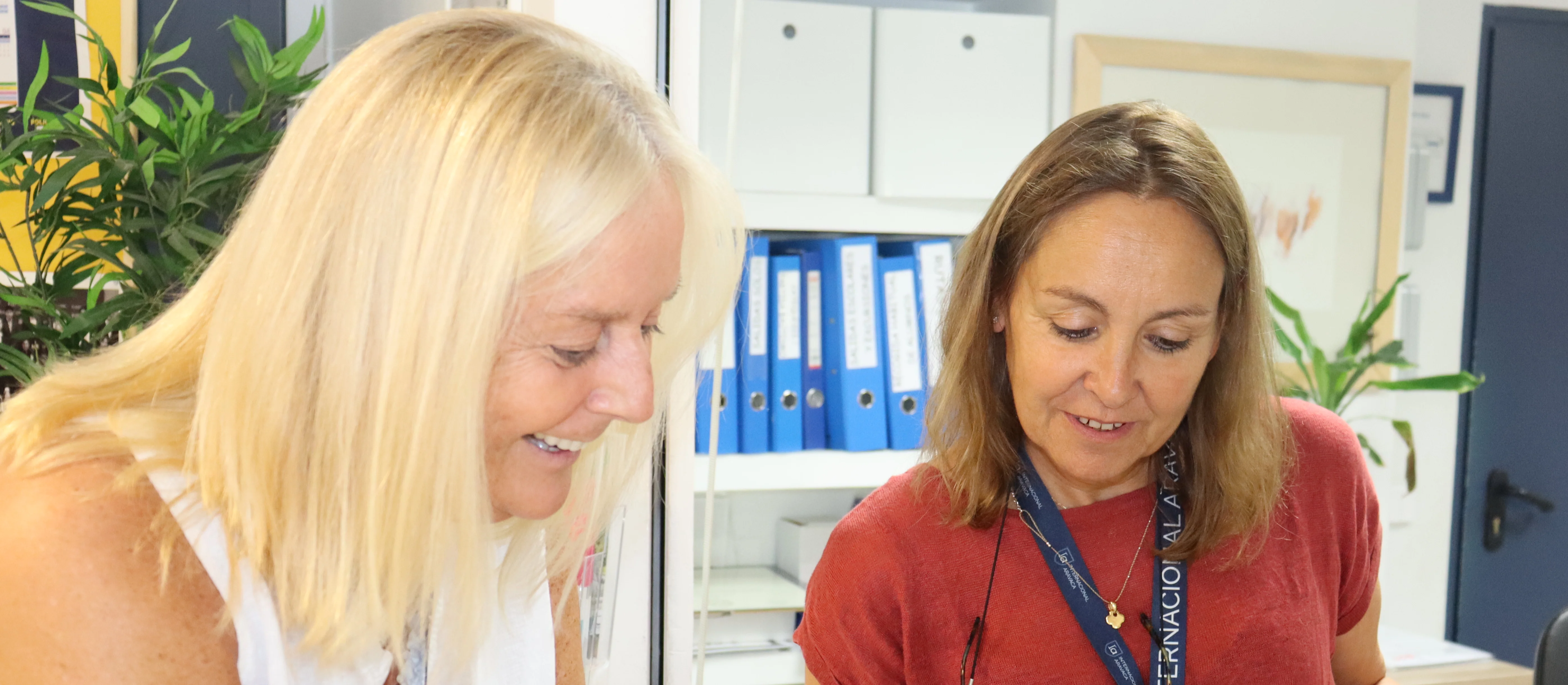 Solicita información