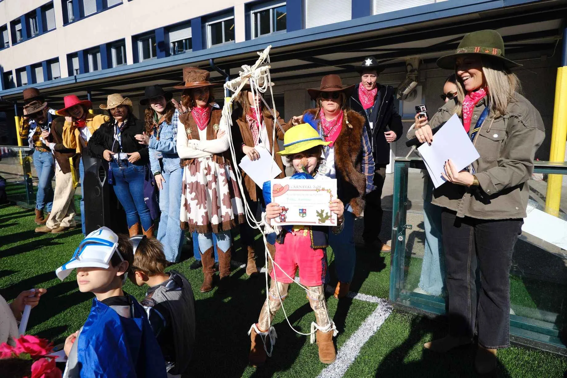 El Carnaval llena de color el colegio