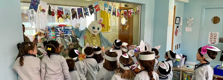Ilusión y diversión en la visita sorpresa del Easter Bunny