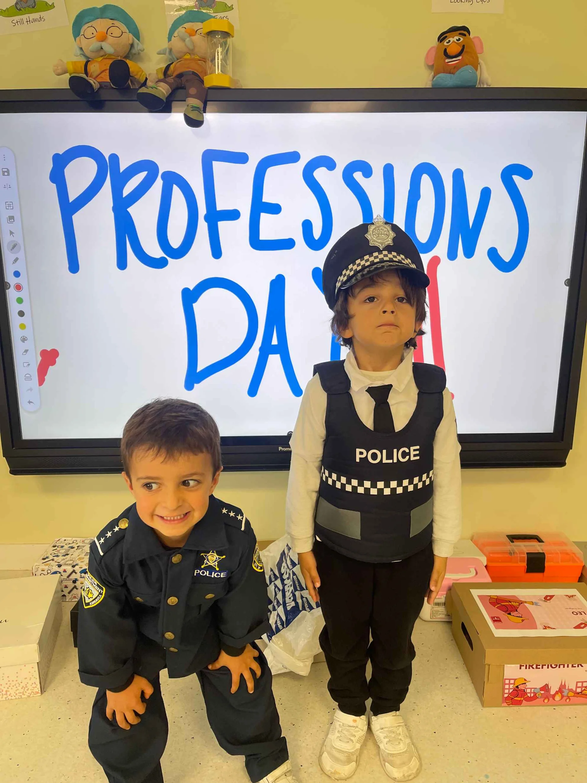 Las profesiones. La policía visita Infantil 4