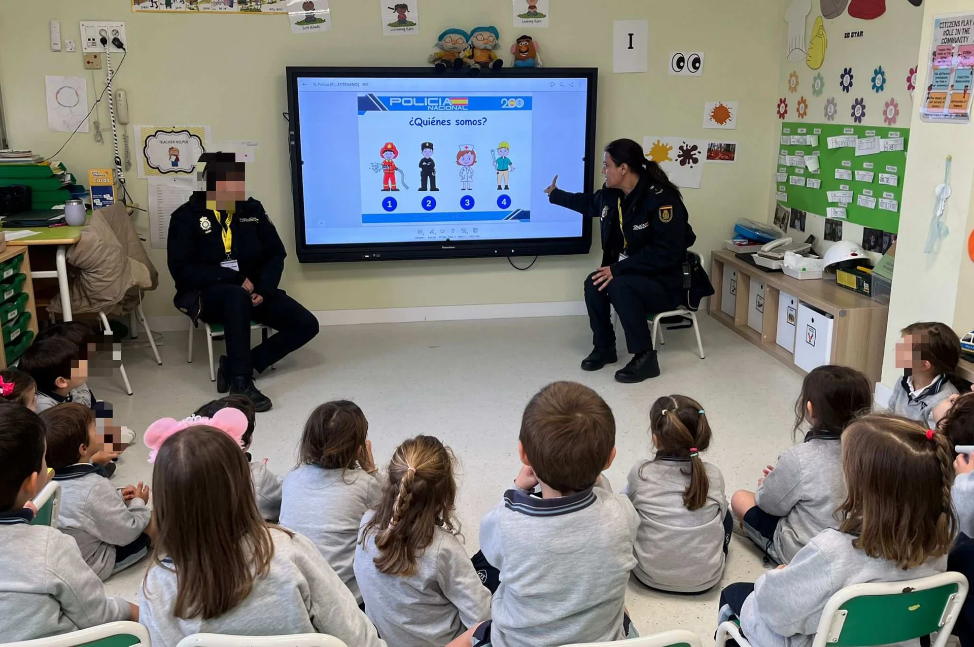 Las profesiones. La policía visita Infantil 4