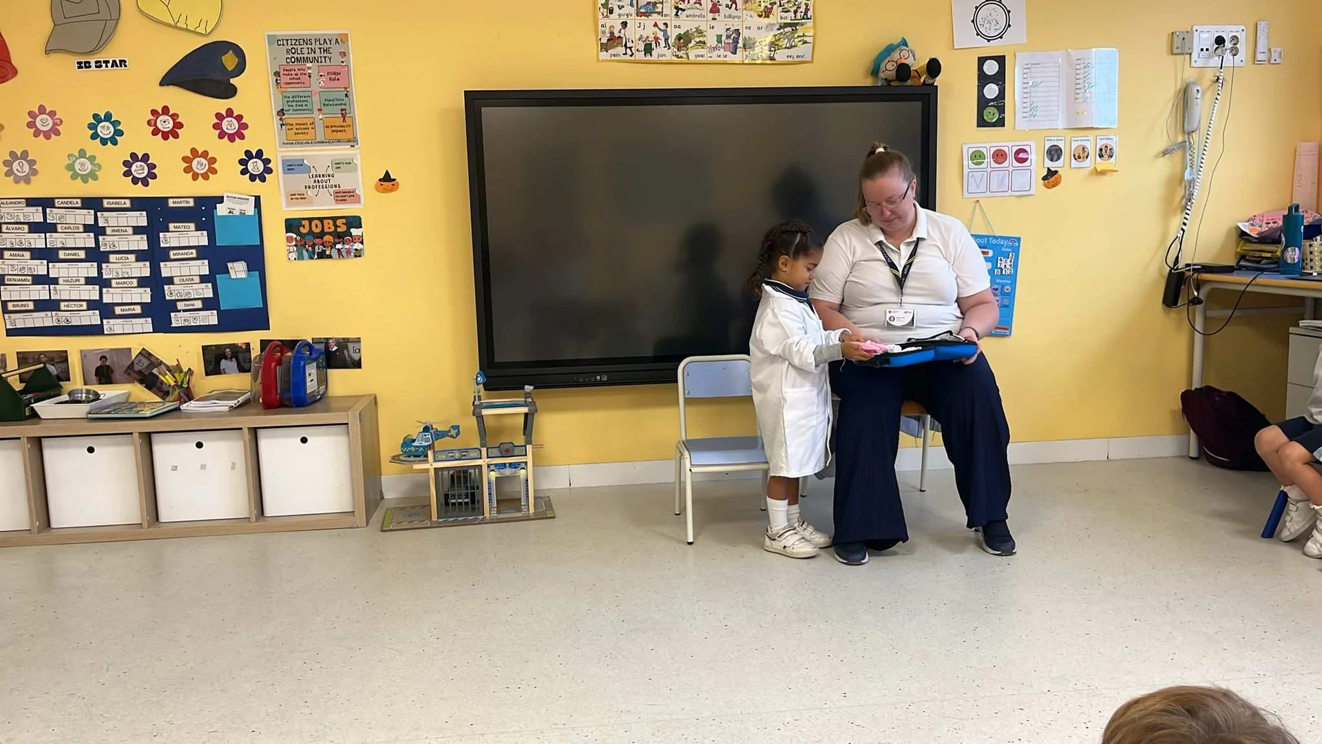 Las profesiones. La policía visita Infantil 4