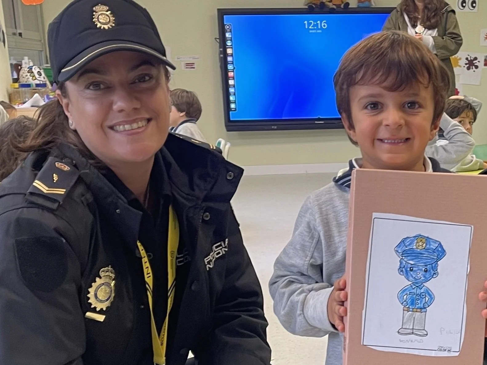 Las profesiones. La policía visita Infantil 4